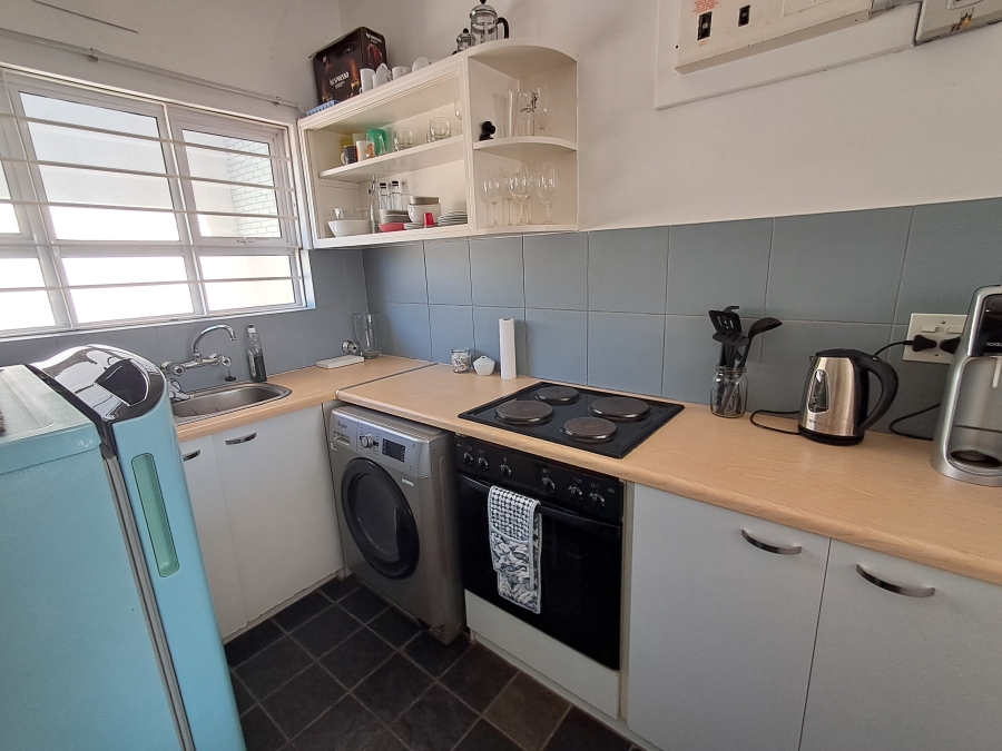 To Let 1 Bedroom Property for Rent in Vredehoek Western Cape